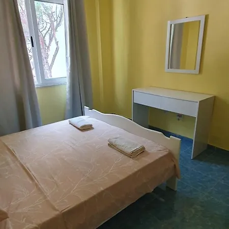 Apartment Mali I Robit 2+1,golem